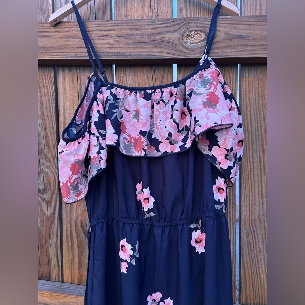 Hint of Blush dress Ruffle Navy Floral Sz. Medium - Picture 11 of 11